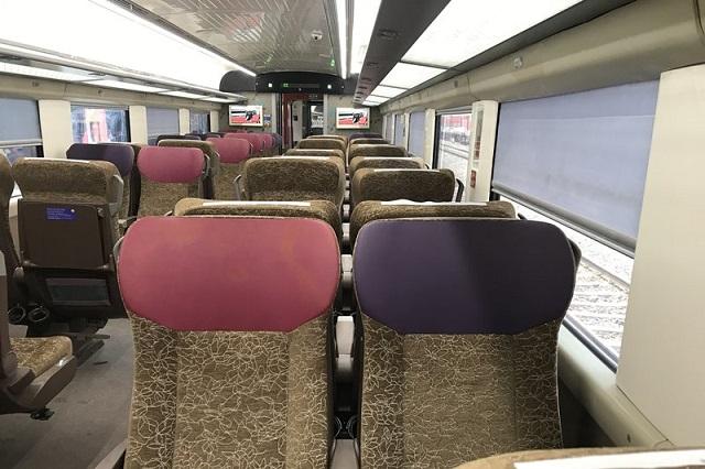 Vande Bharat Express: The new train is equipped with spacious luggage shelves and an LED diffused lighting system enabling passengers to read books in personalized reading light. The European-style golden, violet and pink color seats make the journey in the Executive Chair car comfortable.